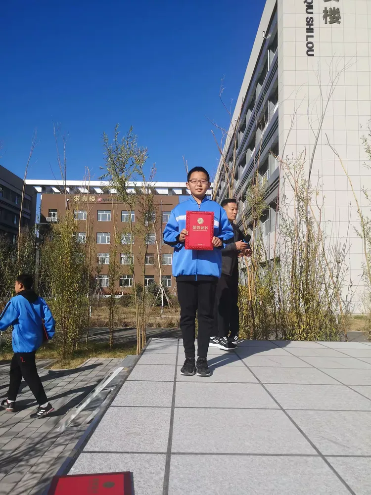 秘鲁运动员勇往直前，砥砺前行