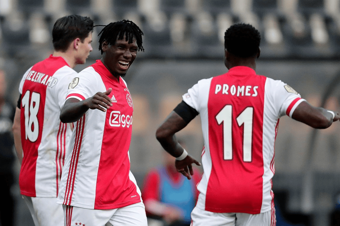 利兹联成功逆转斯贝谢菲尔德，继续保持不败态势的简单介绍