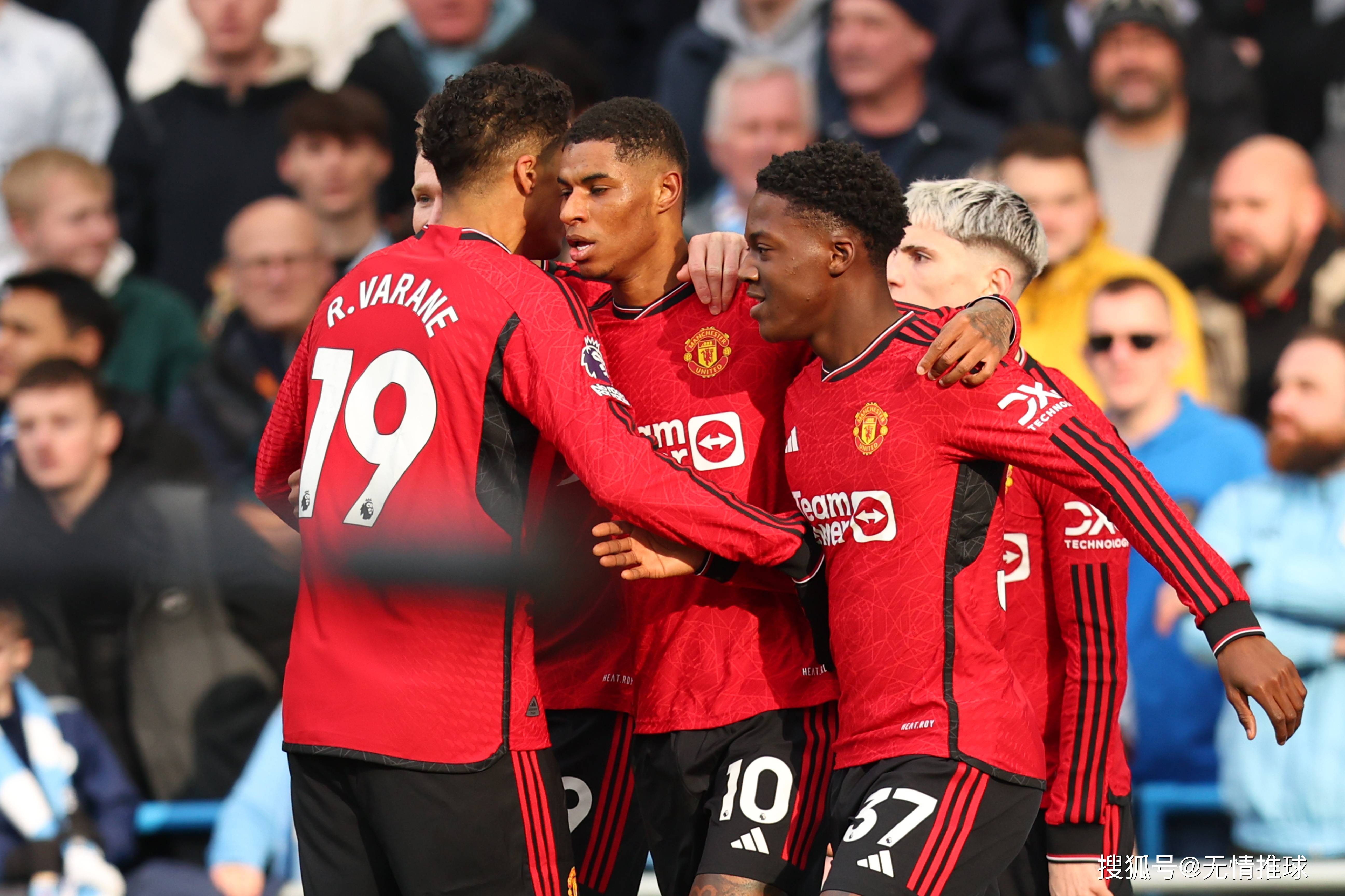 曼联主场告负，欧洲冠军联赛梦想渐行渐远的简单介绍