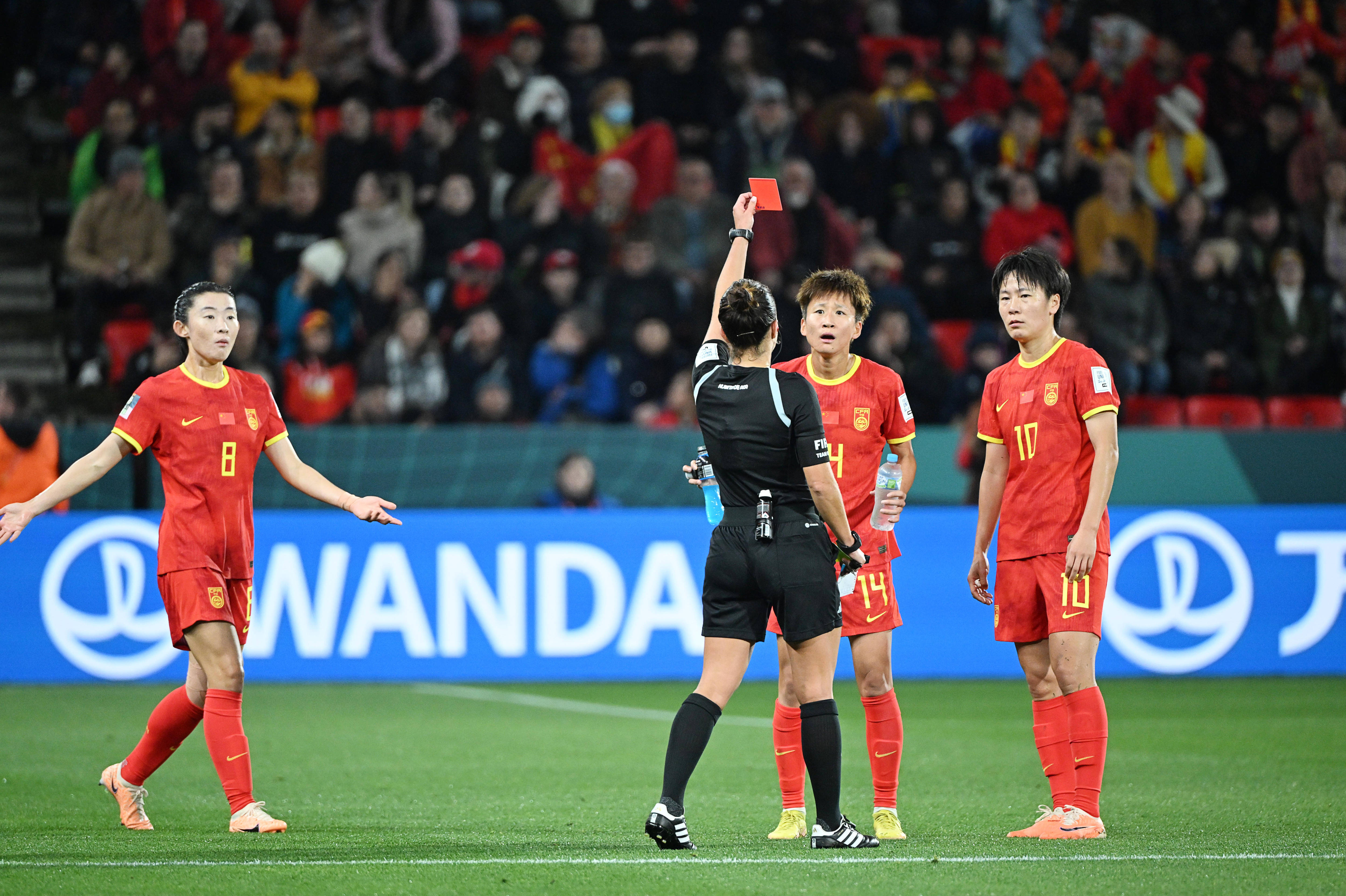 世界杯预选赛中，中国女足战胜强敌