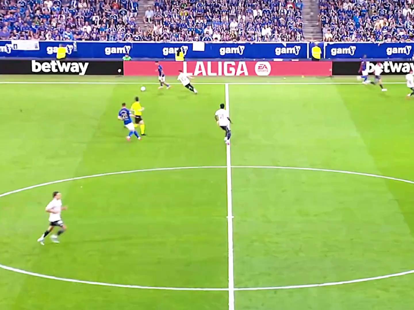 布尔戈斯前锋连场破门,成为球队进攻核心 布尔戈斯前锋连场破门,成为球队进攻核心