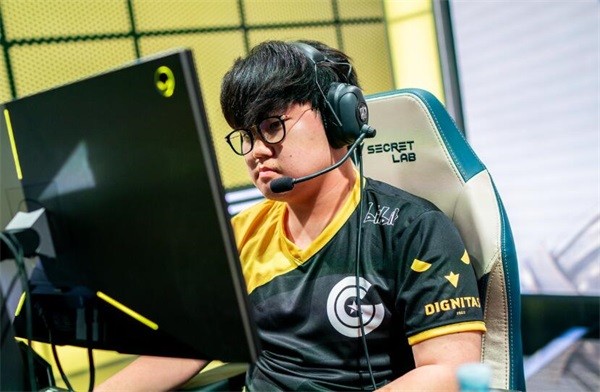 DFM轻取NS，Xiaohu单局斩获MVP激烈交锋小组赛，锁定晋级资格的简单介绍