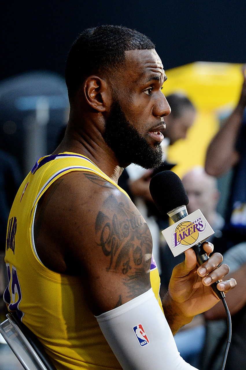 湖人遭遇惨败，詹皇伤愈复出难救主