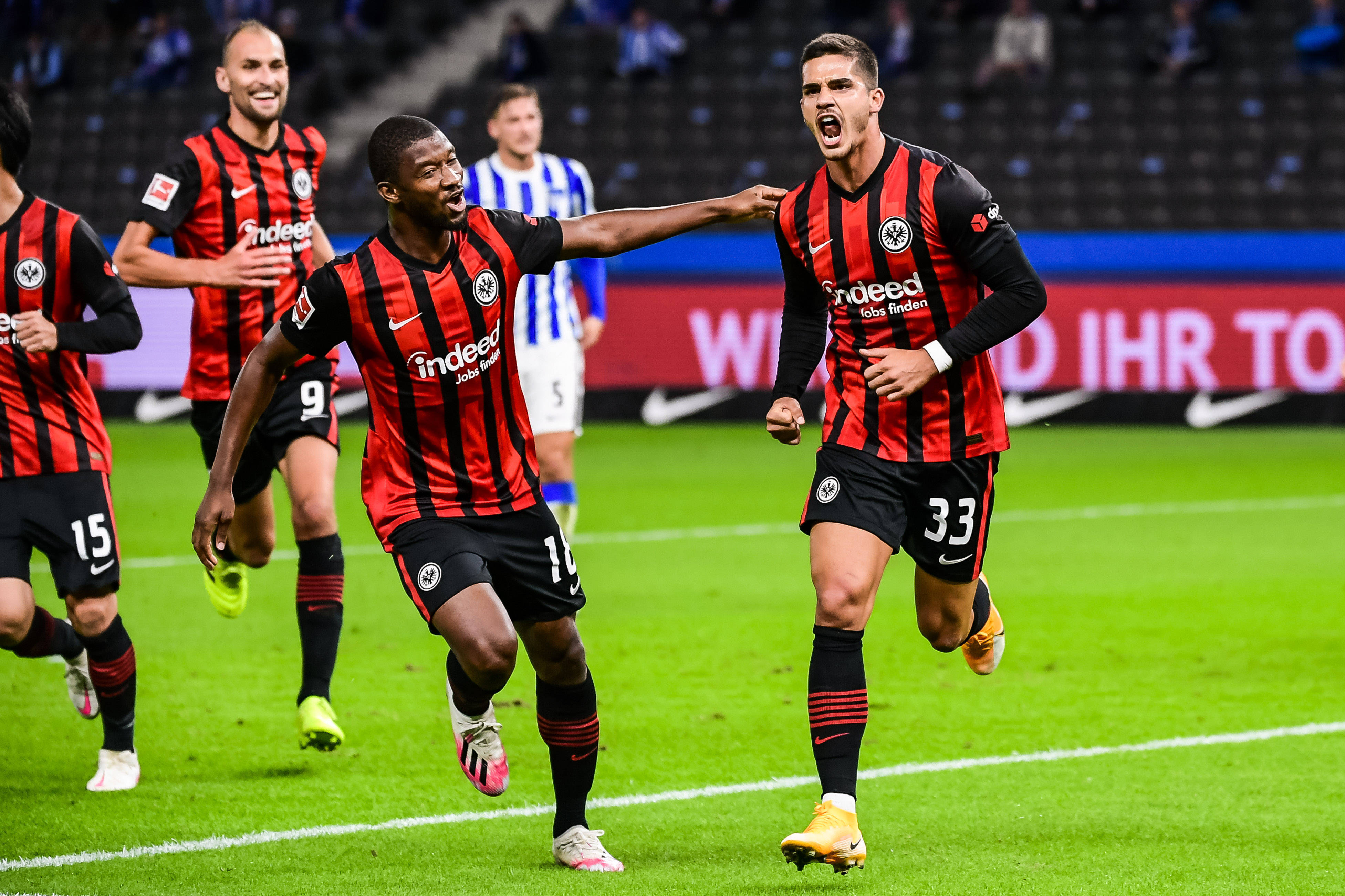 奥格斯堡凭借稳健防守，实现客场胜利