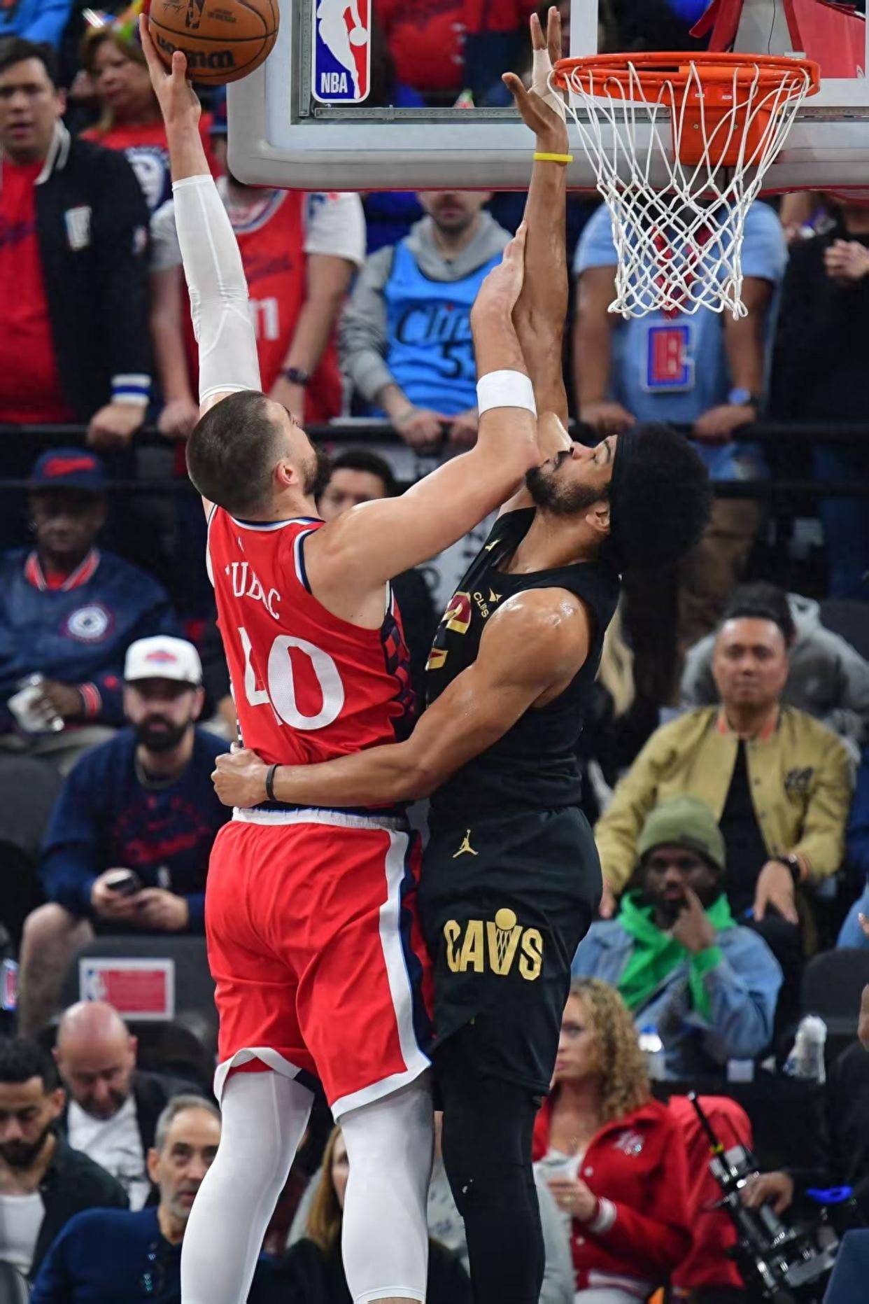 快船新秀砍下生涯最高得分,助球队逆转胜利 快船新秀砍下生涯最高得分,助球队逆转胜利