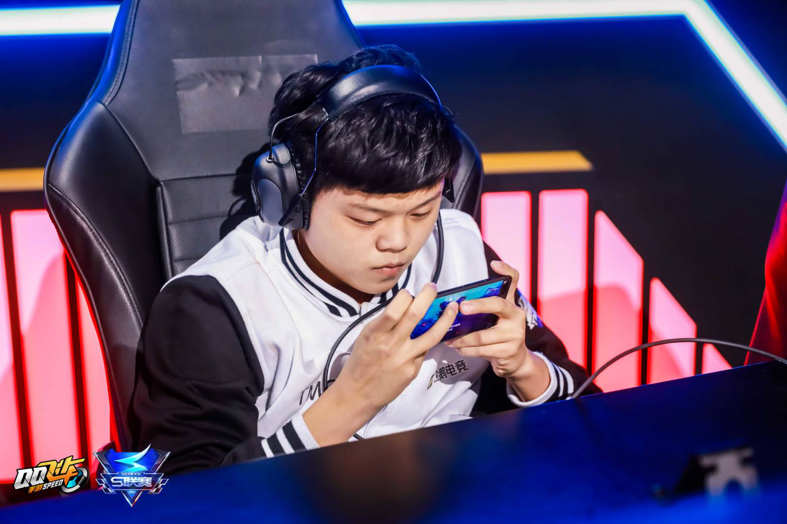 宇博星队全面发挥再加上内线强势,击败甘勇者队 宇博星队全面发挥再加上内线强势,击败甘勇者队