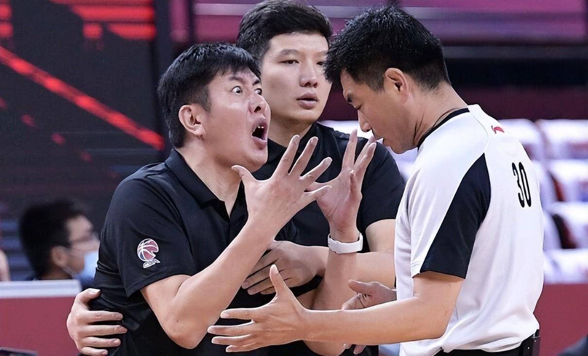 关于青岛队绝杀灰熊,陶汉林状态火热的信息 关于青岛队绝杀灰熊,陶汉林状态火热的信息